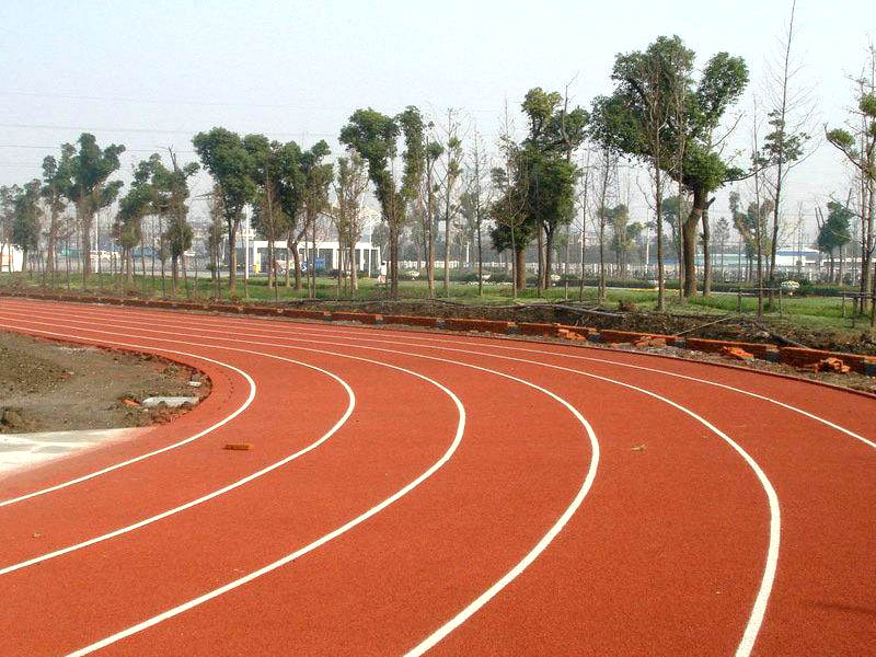 tf底短釘足球鞋用于跑塑膠跑道怎么樣？