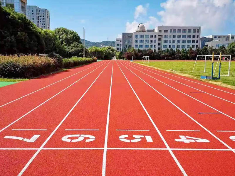 塑膠跑道要不要放坡？塑膠跑道坡度介紹！
